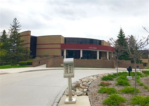 City of sterling heights - Gymnasium. The Community Center gymnasium features two high school sized gymnasiums (Blue and Green Gym) outfitted for basketball, volleyball, pickleball and futsal. The gymnasium will host many different programs, as well as drop-in activities, for our community members to enjoy! Rentals. Gym Schedule. Sports Leagues.